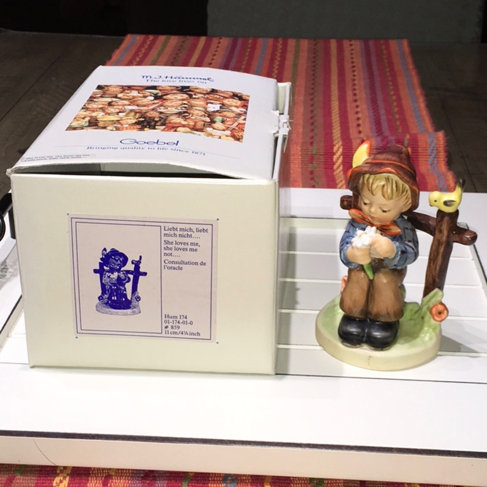 GOEBEL HUMMEL FIGURINE TMK2  #174 “SHE LOVES ME - SHE LOVES ME NOT”